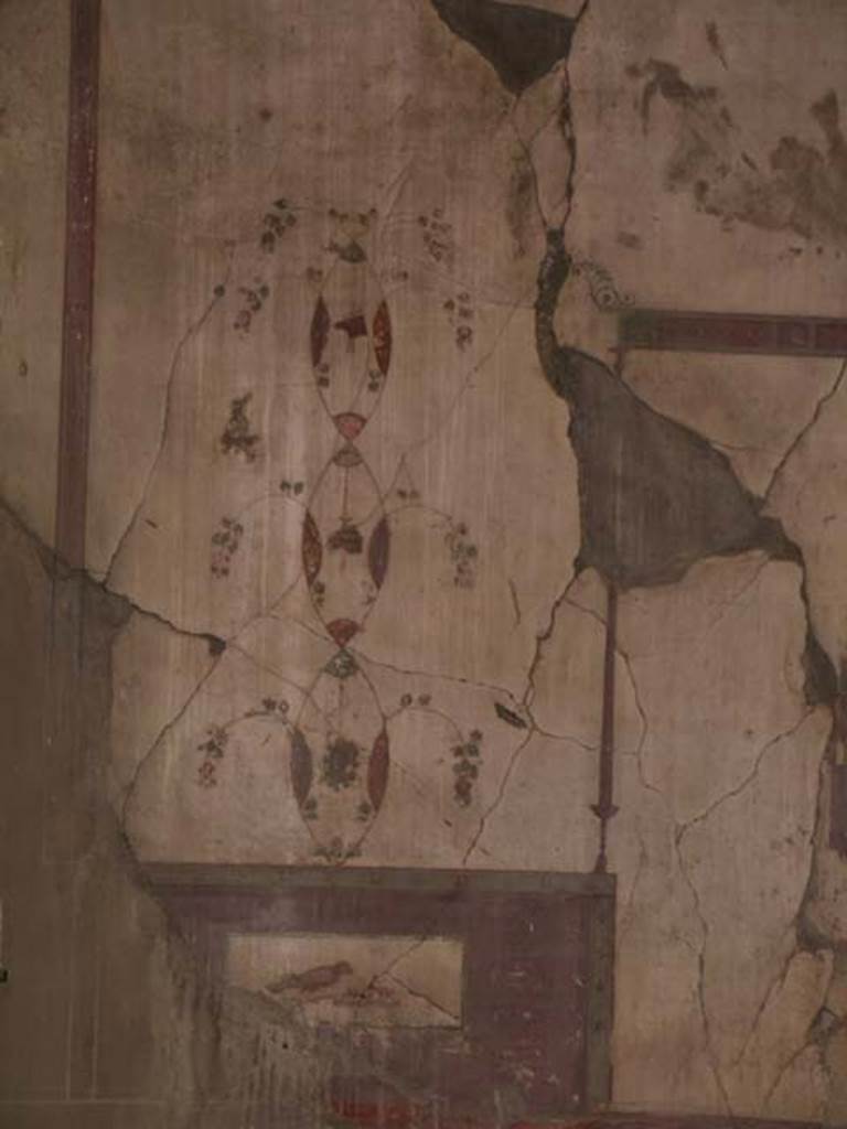 IV.15/16, Herculaneum, May 2005. Painted decoration from south end of upper west wall of room 9.
Photo courtesy of Nicolas Monteix.
