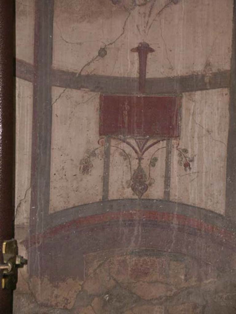 IV.15/16, Herculaneum, May 2005. Detail of painted decoration on north end of upper west wall of room 9.
Photo courtesy of Nicolas Monteix.
