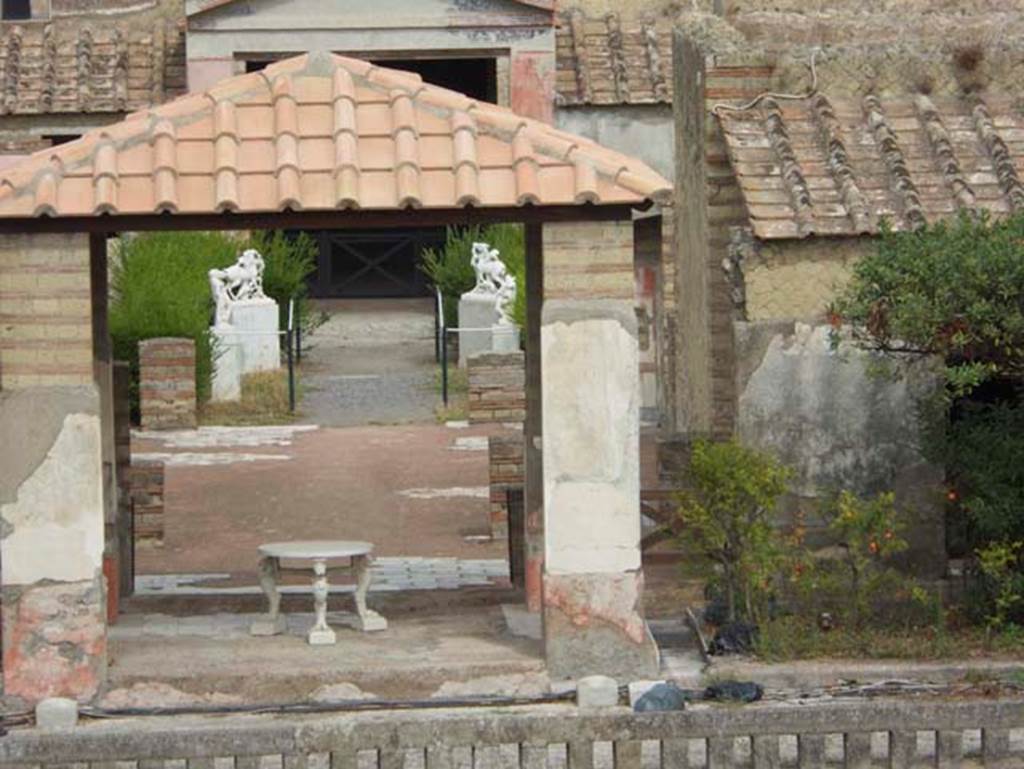 IV.21 Herculaneum, September 2016. Looking north towards garden area, with statuary. Photo courtesy of Michael Binns.

 

