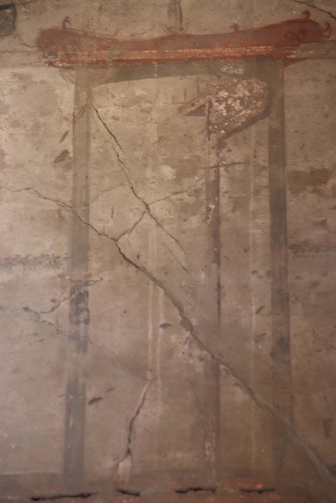 IV.21, Herculaneum. October 2020. 
Room 6, detail from south end of east wall. Photo courtesy of Klaus Heese.

