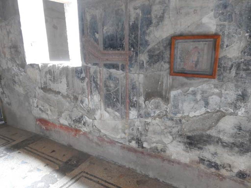IV.21, Herculaneum. May 2018. Cryptoporticus 28, centre of south wall. Photo courtesy of Buzz Ferebee. 