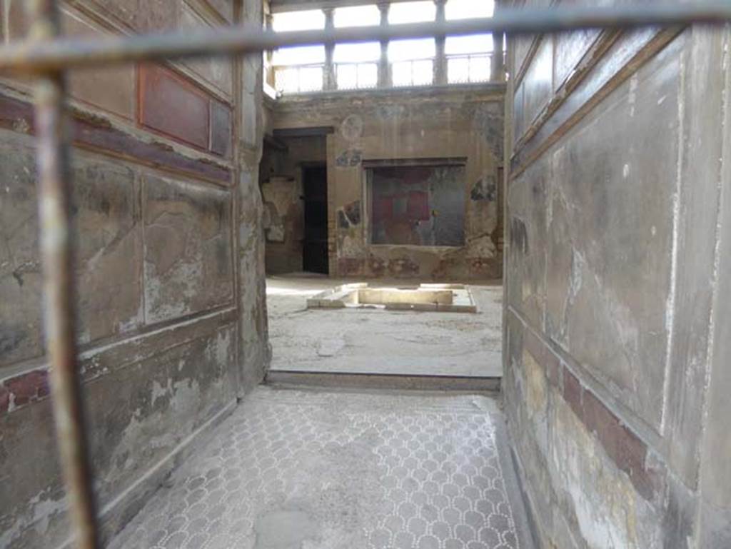 V.1 Herculaneum, September 2016. Looking east from entrance corridor across atrium. Photo courtesy of Michael Binns.