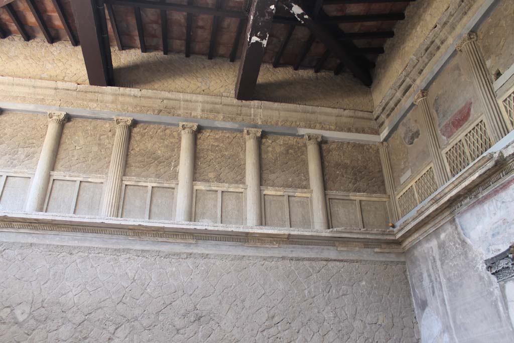 V.1 Herculaneum. March 2014. Upper south wall and south-west corner. 
Foto Annette Haug, ERC Grant 681269 DÉCOR.

