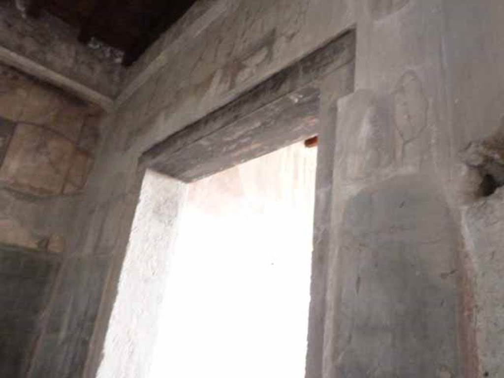 V.1 Herculaneum. May 2010. Room 7, south wall with window into tablinum.