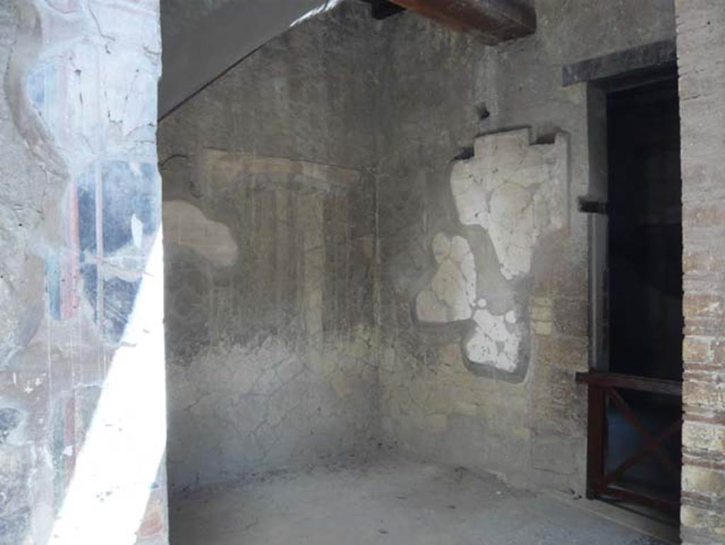 V.1 Herculaneum. August 2013. Room 8, in north-east corner of atrium. Photo courtesy of Buzz Ferebee.