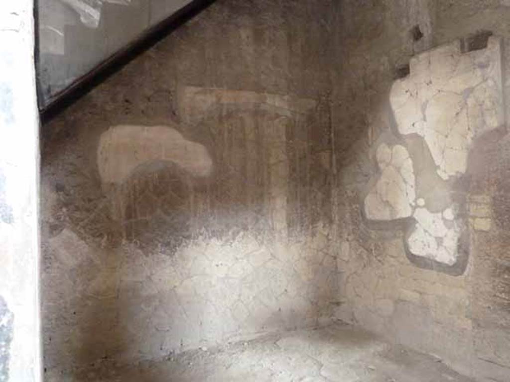 V.1 Herculaneum. May 2010. Room 8, looking towards north-east corner. 