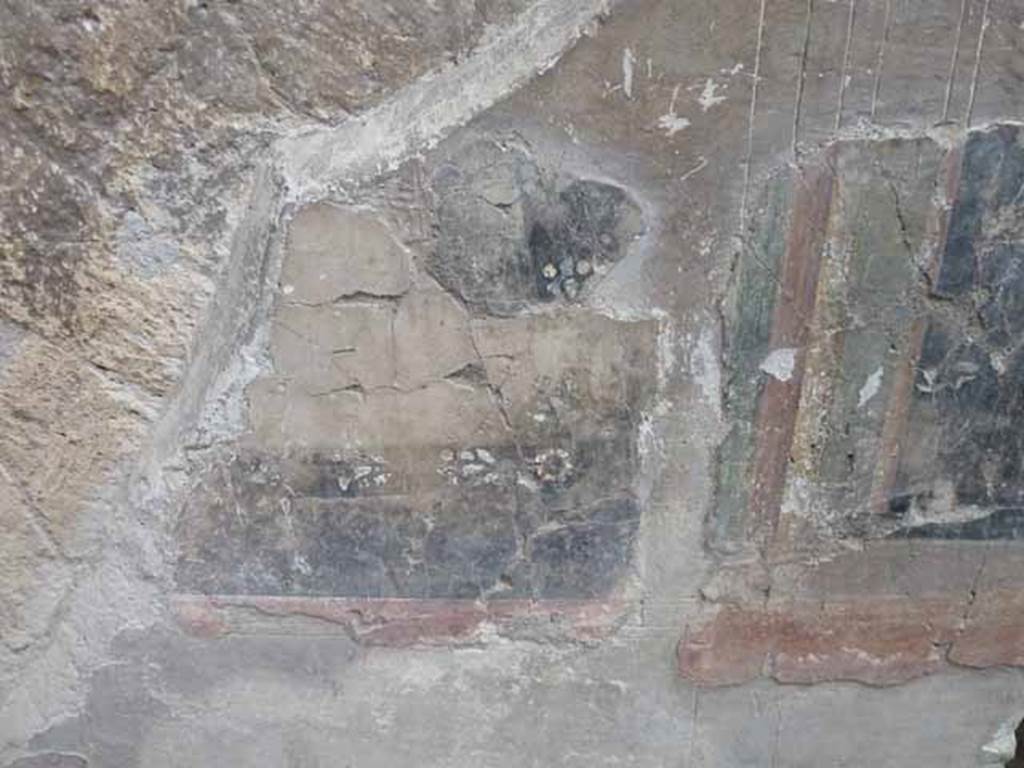 V.1 Herculaneum. May 2010.  North wall of atrium, detail of painted decoration. 