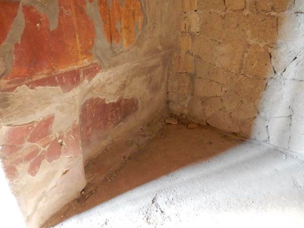 V.1 Herculaneum. May 2018. Room 4, recess for bed in south wall. Photo courtesy of Buzz Ferebee.

