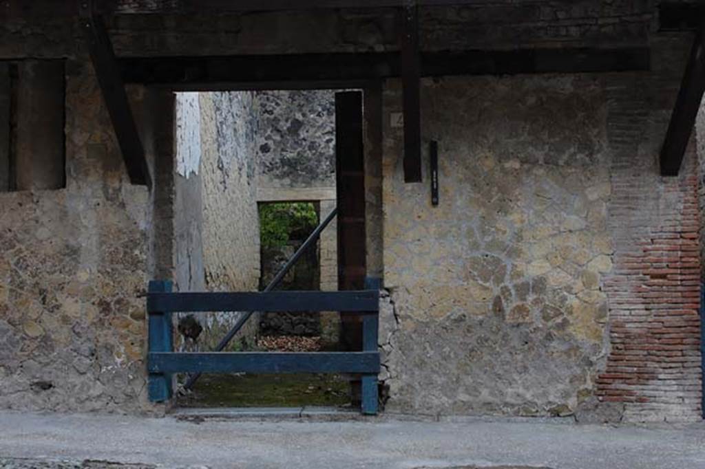 V.4. Herculaneum. April 2010. Looking east towards entrance doorway and south end.
Photo courtesy of Nicolas Monteix.
