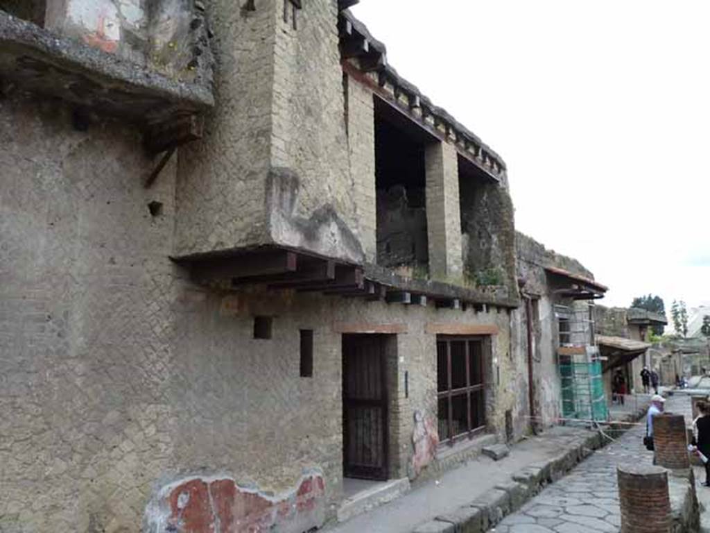 Ins V.7 and 6, Herculaneum, on left. May 2010. Looking south-east along Cardo IV Superiore.