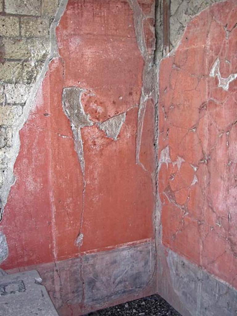 V.7/6, Herculaneum. September 2003. Upper room b, looking towards north wall and north-east corner. Photo courtesy of Nicolas Monteix.
