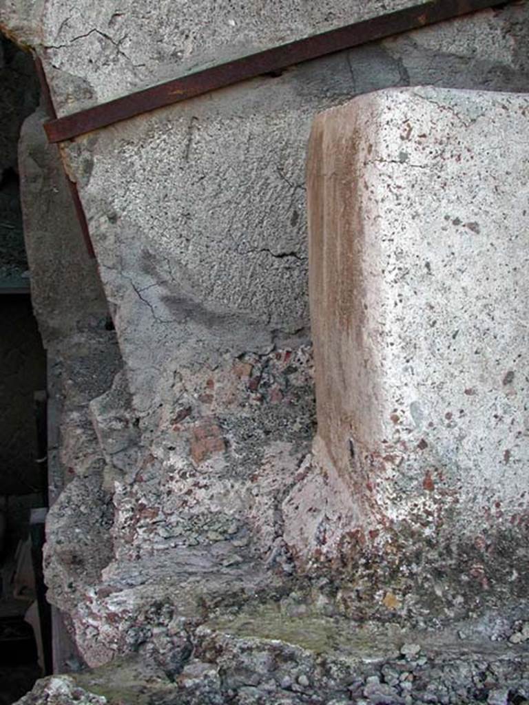 V.7/6, Herculaneum. September 2003. Upper room d, looking east. Photo courtesy of Nicolas Monteix.
