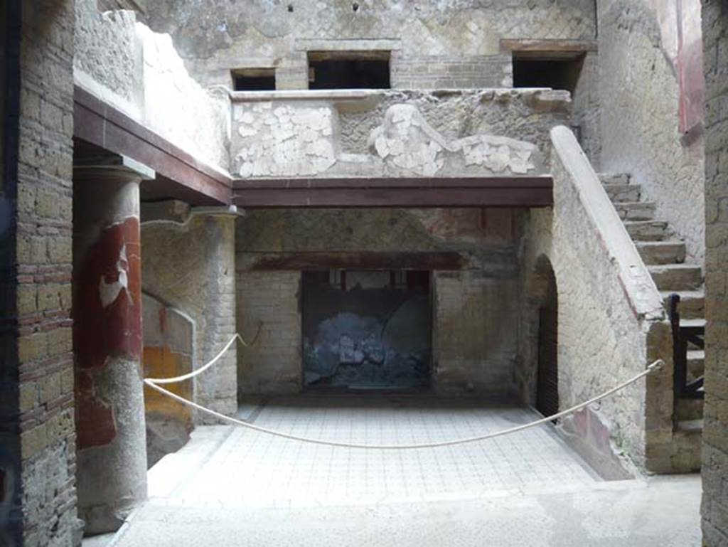 Herculaneum 5 08 House of the Beautiful Courtyard August 2013 Ferebee P1210140