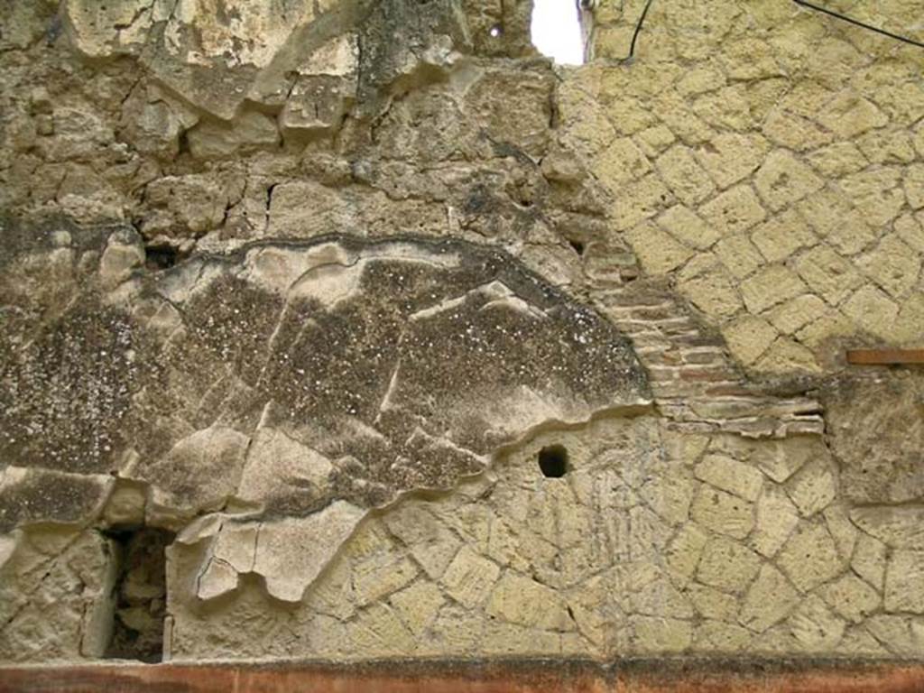 V.10, Herculaneum. May 2005. Front facade of shop, showing upper north wall. Photo courtesy of Nicolas Monteix.

