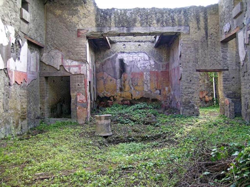 V.11, Herculaneum. May 2004. Looking towards south side of atrium.Photo courtesy of Nicolas Monteix.