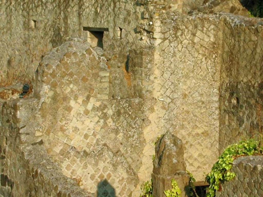 V.11, Herculaneum. September 2003. Looking towards upper north wall, above rear room. 
Photo courtesy of Nicolas Monteix.
