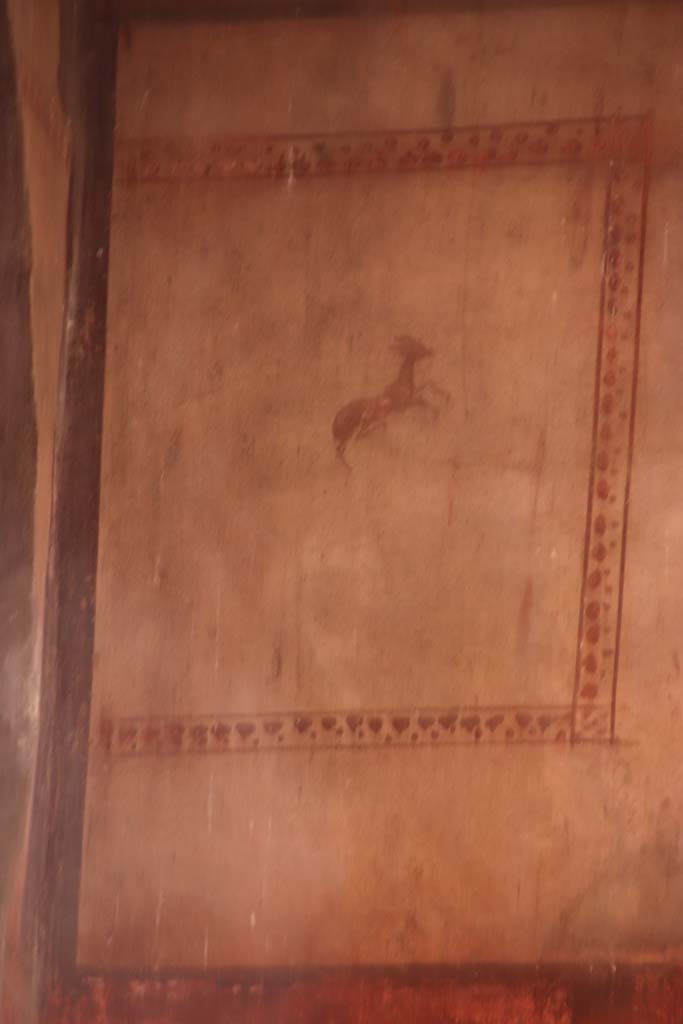V.15 Herculaneum, October 2020. Detail of painted decoration from upper east wall in north-east corner of atrium. Photo courtesy of Klaus Heese.