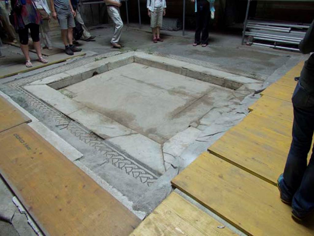 V.15 Herculaneum, September 2016. Looking north-east across impluvium in atrium.
Photo courtesy of Michael Binns.
