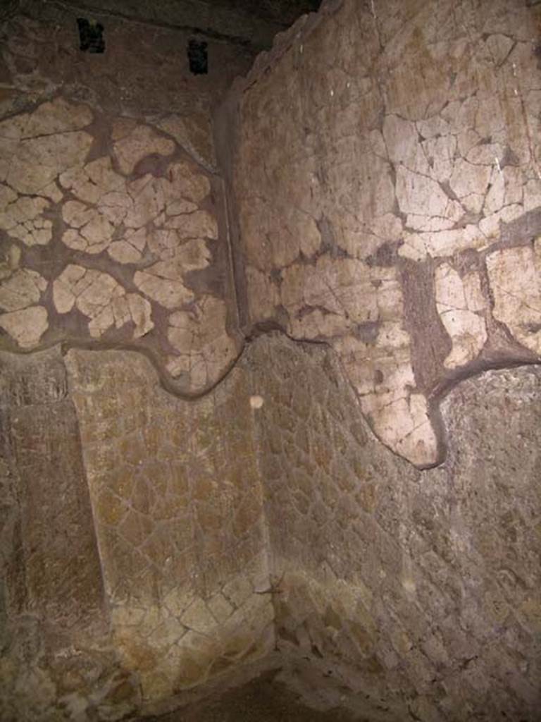 V.15, Herculaneum. December 2004. Cubiculum in centre of west side of atrium, looking towards the north-west corner. 
Photo courtesy of Nicolas Monteix.


