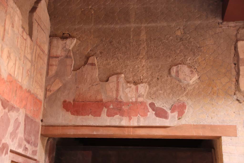 V.15 Herculaneum. October 2020. Looking towards upper wall decoration in south-west corner, above doorway to ala. Photo courtesy of Klaus Heese.