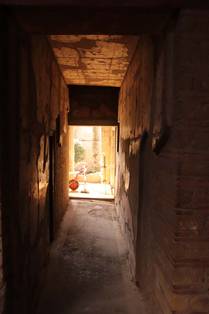 V.15 Herculaneum. 
Looking south along corridor in south-west corner of atrium leading to peristyle. Photo courtesy of Klaus Heese.
