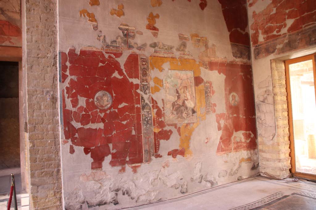 V.15 Herculaneum, October 2020. Looking towards east wall of tablinum. Photo courtesy of Klaus Heese.