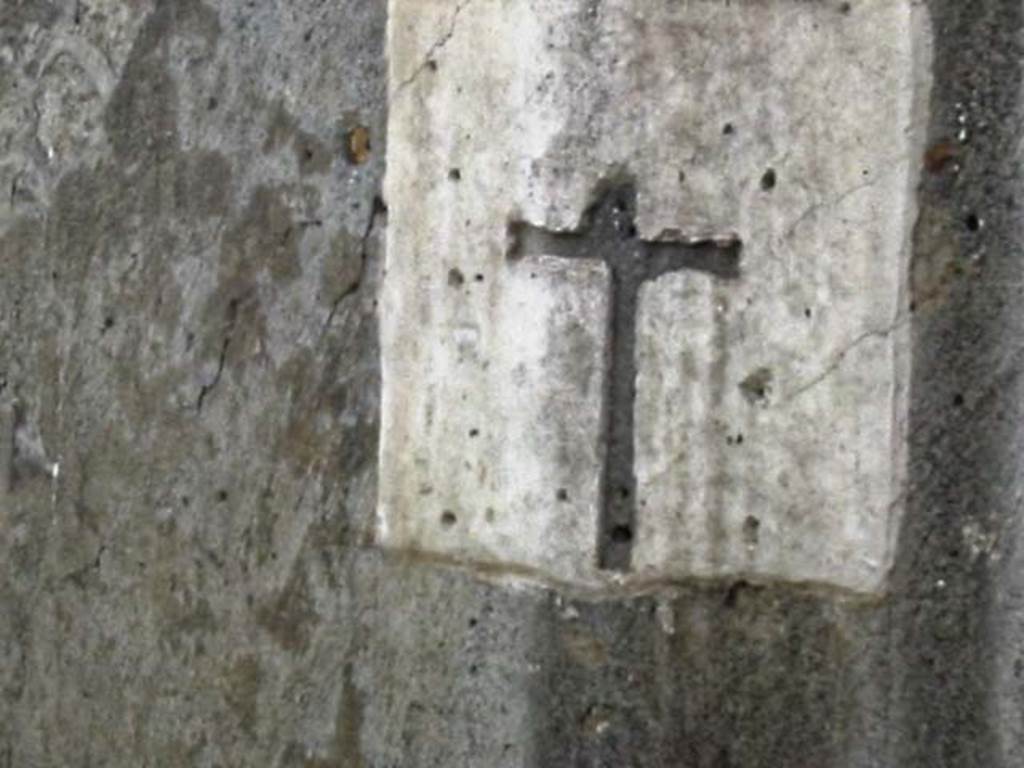V.15 Herculaneum, May 2003. Detail from upper west wall. Photo courtesy of Nicolas Monteix.