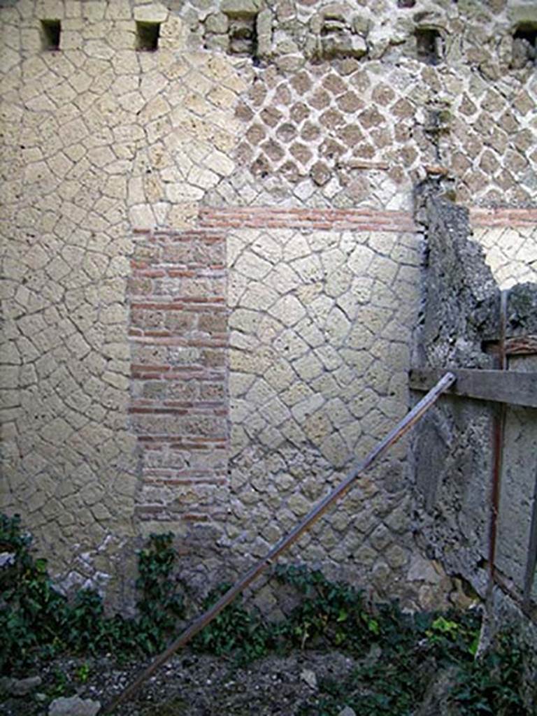 V.15, Herculaneum, May 2004. West wall at south end, part of the storeroom/cella penaria.
(photo described by Monteix as �peristyle baie 4� - Peristyle, �blocked/filled� opening 4).
Photo courtesy of Nicolas Monteix.
