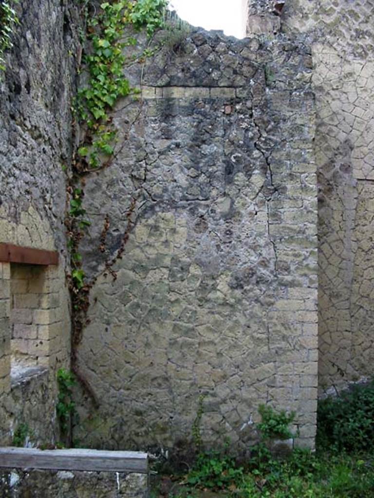 V.15, Herculaneum, May 2003. Looking towards south wall of storeroom/cella penaria.
Photo courtesy of Nicolas Monteix.
