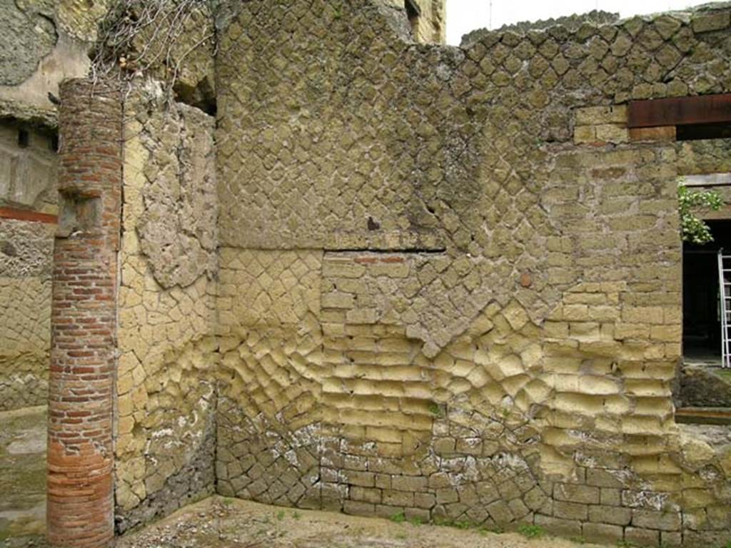 V.15, Herculaneum. May 2005. Looking towards north-west corner of large oecus, with doorway flanked by two columns, on left.
Photo courtesy of Nicolas Monteix.
