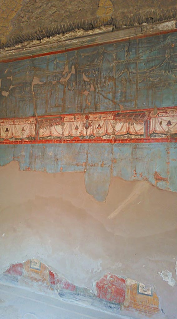 V.35 Herculaneum. Photo taken between October 2014 and November 2019.
Diaeta 6, west wall. Photo courtesy of Giuseppe Ciaramella.

