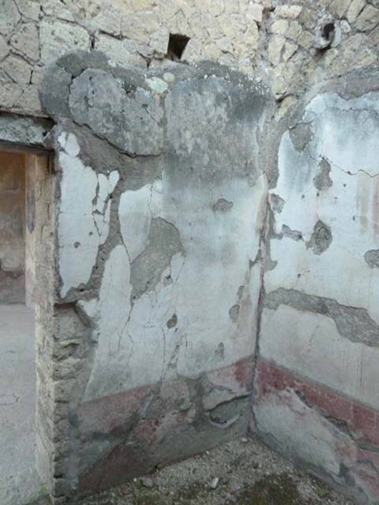 Ins. V 35, Herculaneum, September 2015. Room 5, south-west corner of cubiculum.