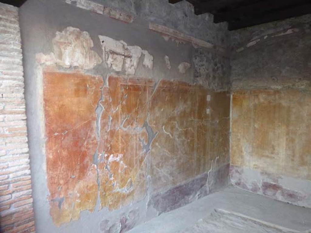 V. 35, Herculaneum, September 2015. Exedra 4, west wall. Photo courtesy of Michael Binns.