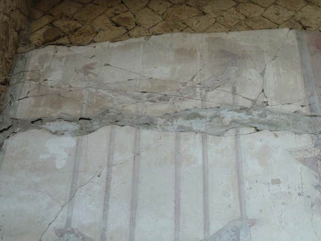 Ins. V 35, Herculaneum, September 2015. Triclinium 1, detail from upper panel at west end of north wall.