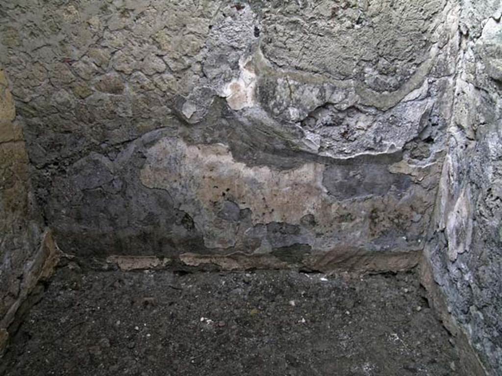 VI.12, Herculaneum. September 2004. Looking towards south wall of rear room. Photo courtesy of Nicolas Monteix.

