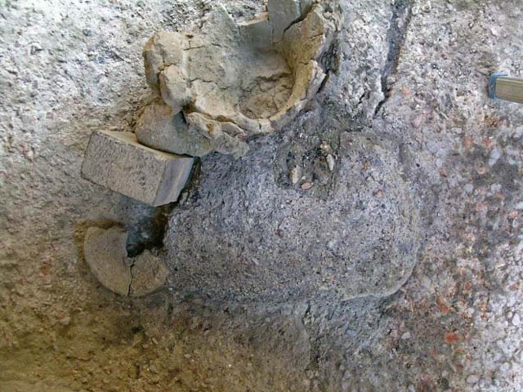 VI.12 Herculaneum. September 2004. Melting crucible area, and remains of door sill? Photo courtesy of Nicolas Monteix.
