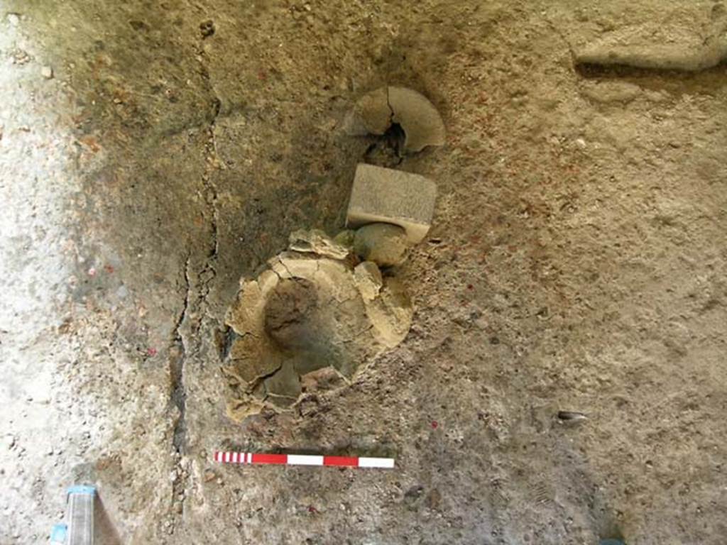 VI.12 Herculaneum. September 2004. Overhead view of melting crucible excavation.
Photo courtesy of Nicolas Monteix.
