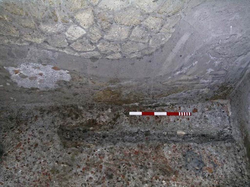 VI.12 Herculaneum. September 2004.  South-west corner of shop-room. Photo courtesy of Nicolas Monteix.