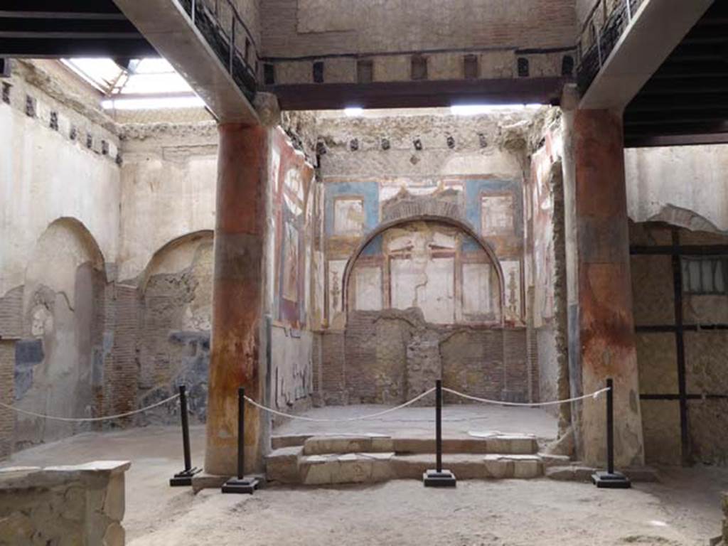 VI.21 Herculaneum. October 2014. Looking south. Photo courtesy of Michael Binns.