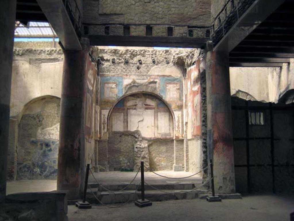 VI.21 Herculaneum. June 2011. Looking south. Photo courtesy of Sera Baker.