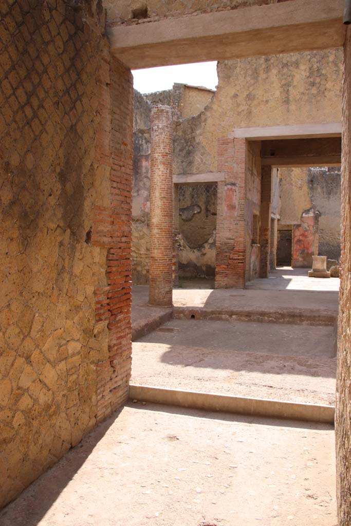 VI.29 Herculaneum, September 2019.
Looking north-east across impluvium in atrium 3, from entrance doorway.
Photo courtesy of Klaus Heese.
