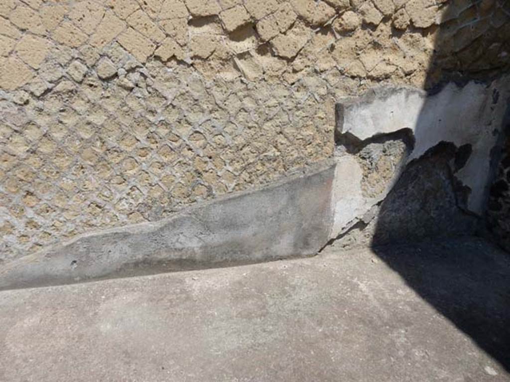 VI.29, Herculaneum. May 2018. Triclinium 11, north-east corner. Photo courtesy of Buzz Ferebee.