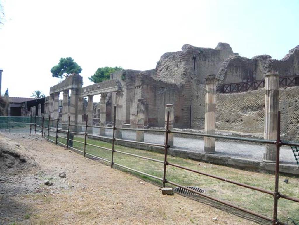 Ins. Orientalis II 4, Herculaneum, August 2013. Looking south-west towards entrance hall. Photo courtesy of Buzz Ferebee.

