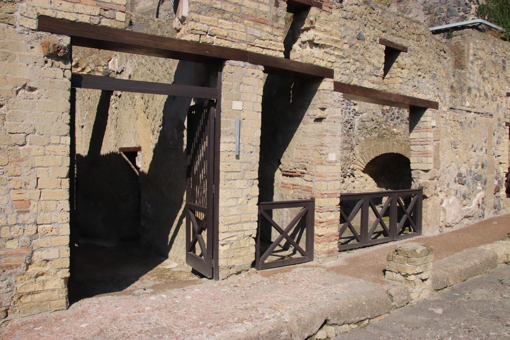 Cardo III Superiore, Herculaneum, October 2022. 
Looking north along west side with doorways at VII.2, on left, VII.3 and VII.4. Photo courtesy of Klaus Heese.
