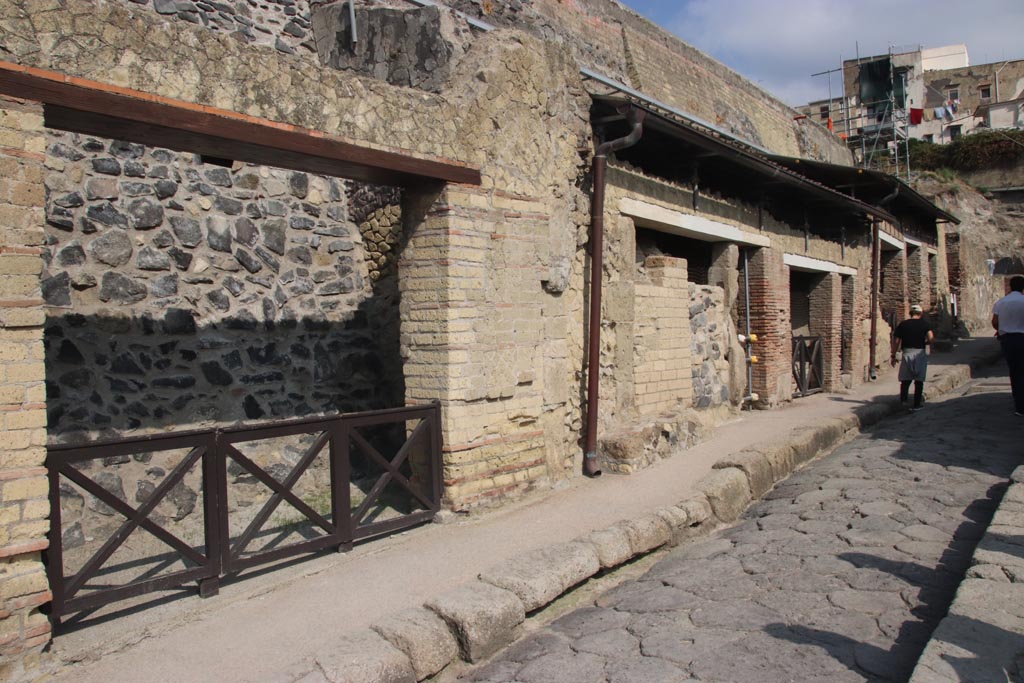 Cardo III Superiore, Herculaneum, October 2023. Looking north along west side from VII.7 on left. Photo courtesy of Klaus Heese.