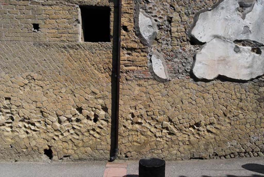 Cardo IV, west side, Herculaneum. June 2008. Exterior wall of VI.8 and VI.9. Photo courtesy of Nicolas Monteix.