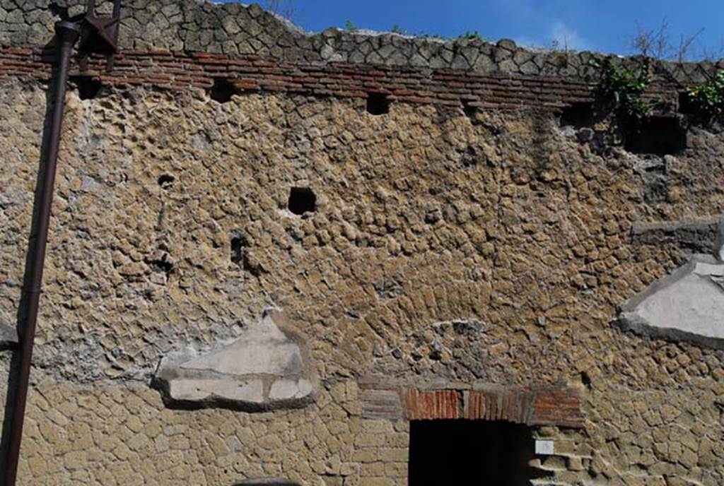 Cardo IV, west side, Herculaneum. June 2008. Exterior upper wall above VI.9. Photo courtesy of Nicolas Monteix.