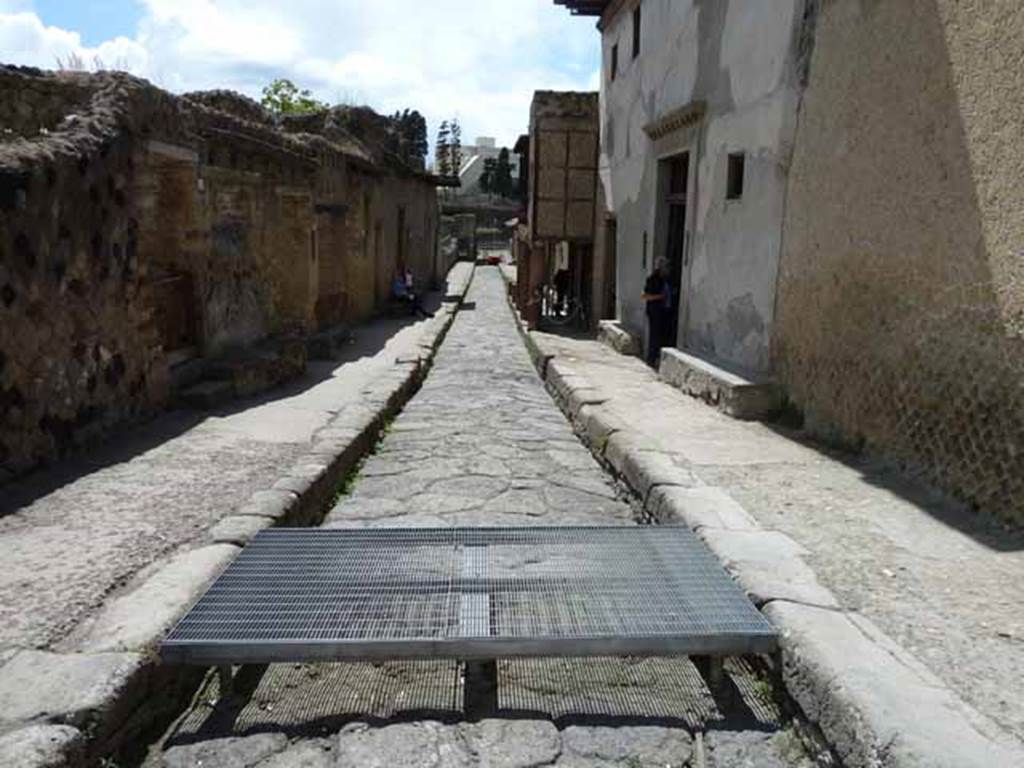 Cardo IV Inferiore, Herculaneum. May 2010. Looking south with Ins. IV on left, Ins. III on right.