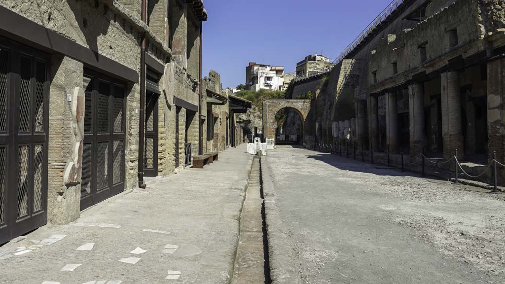 Decumanus Maximus, Herculaneum. August 2021. Looking west on Decumanus Maximus. Photo courtesy of Robert Hanson.