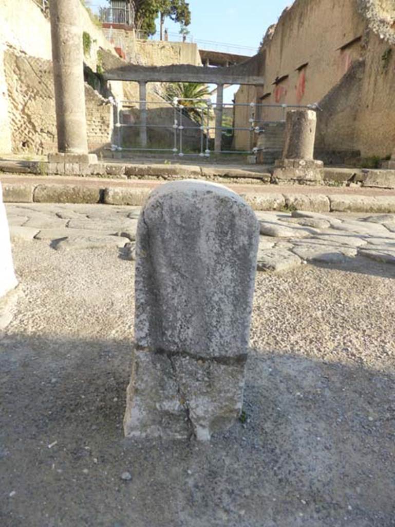 Decumanus Maximus, Herculaneum, September 2015. Looking east towards northern end of Ins. Orientalis II.